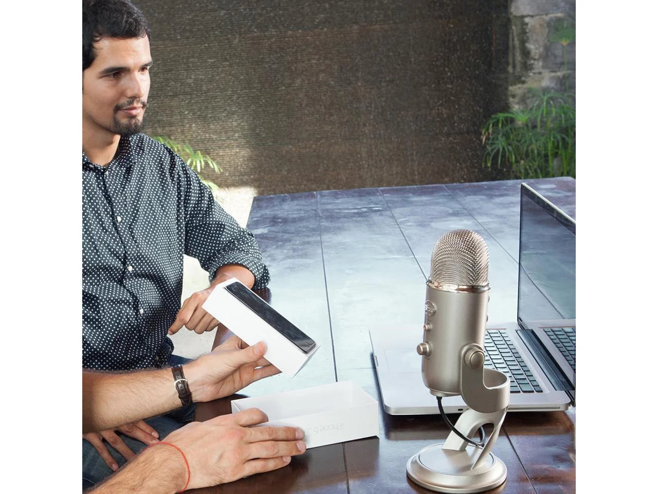 Blue Microphone Yeti USB Desktop Microphone, Whiteout